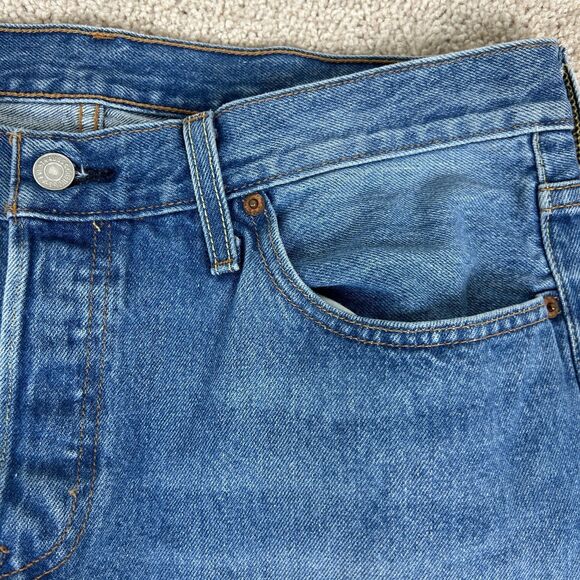 Levi's 501 Jeans Mens 31 x 32 Blue Button Fly Original Fit Straight Medium Wash - Picture 6 of 16